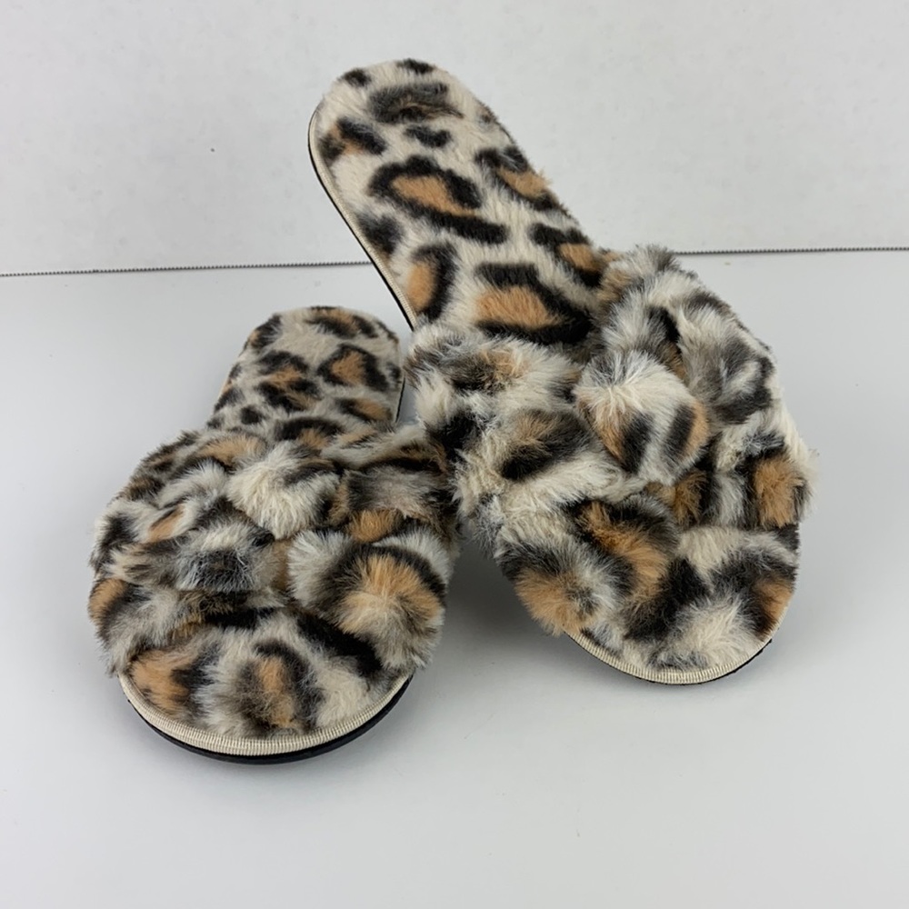 Size 9 Cream Animal Print MUK LUKS Faux Fur Open Toe Scuff Slipper